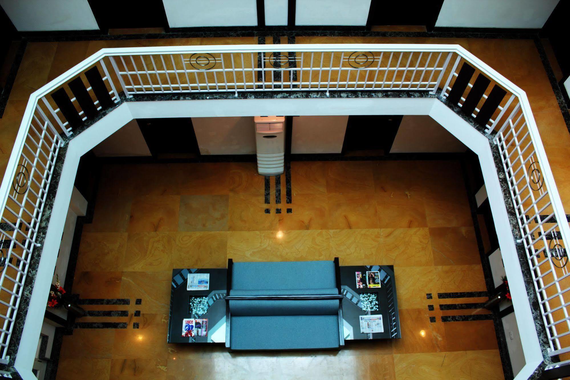 Stately Suites Mg Road Gurgáon Exteriér fotografie