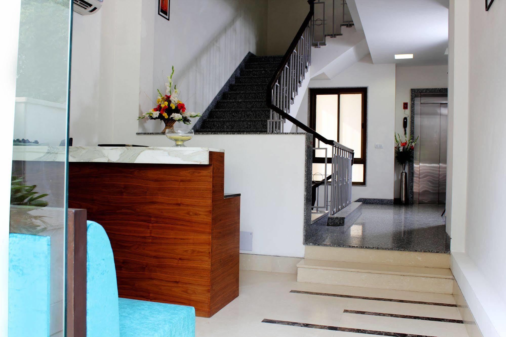 Stately Suites Mg Road Gurgáon Exteriér fotografie